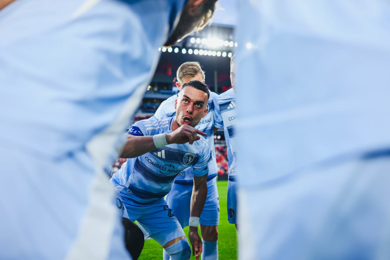 Sporting KC captain Erik Thommy talks to the starting huddle right before the game starts